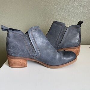 Korks Ease Tea Chelsea Booties- 7M